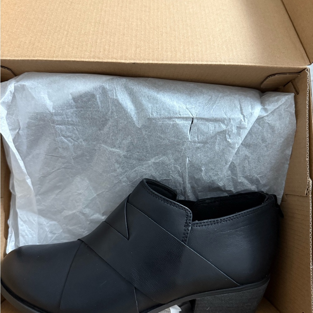 NBlack Ankle Boots